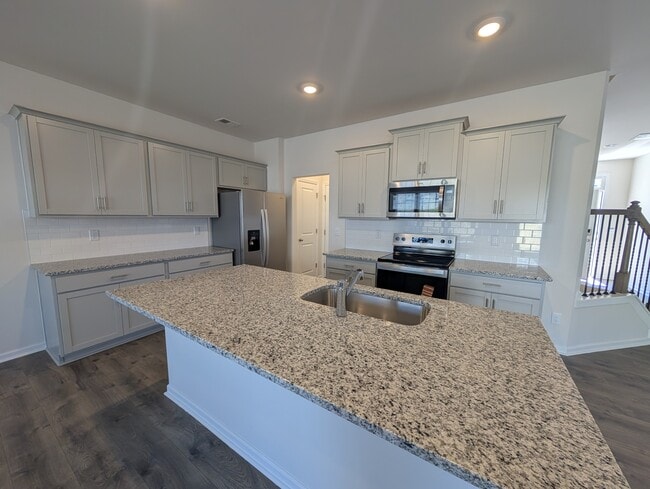 Building Photo - 1662 Hallview Ct