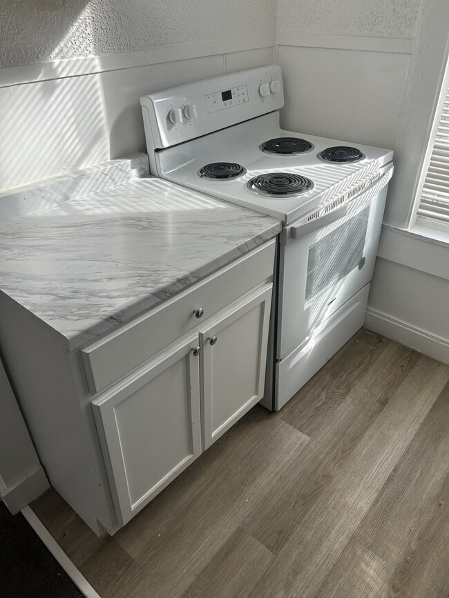 Unit #2 - 1011 S Willett St