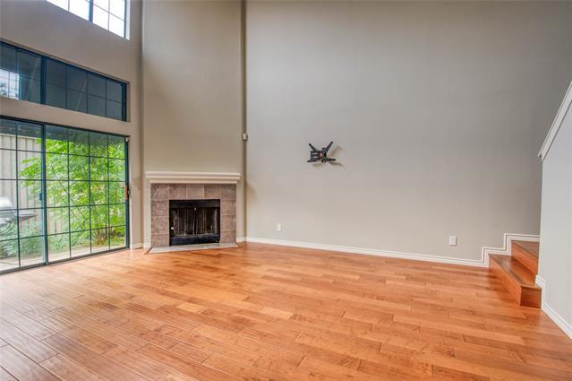 Foto del edificio - 5950 Lindenshire Ln
