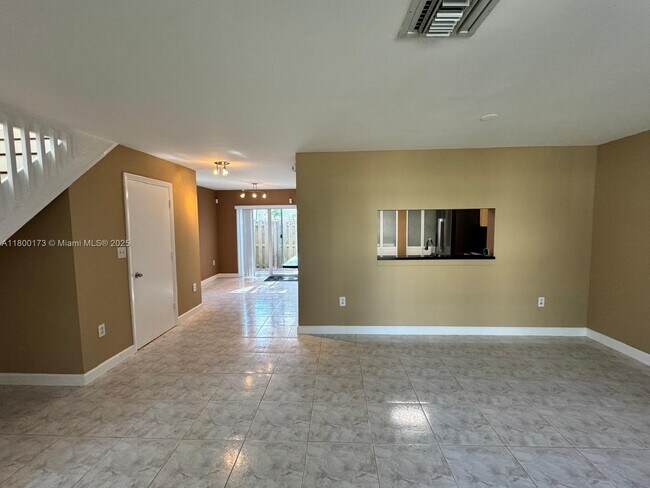 Foto del edificio - 10876 NW 8th St