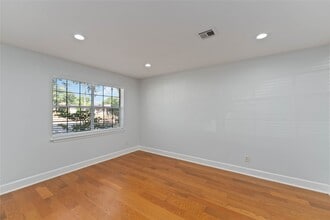 Building Photo - 12119 Dunlap St