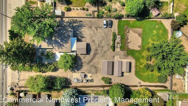 Building Photo - 4 br, 3 bath House - 4403 N Maple Grove