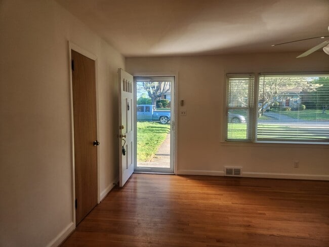 Foto del edificio - 1620 Princeton St