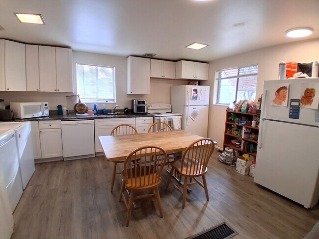 Foto del edificio - 776 N 600 E