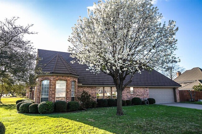 Building Photo - 500 Evergreen Dr