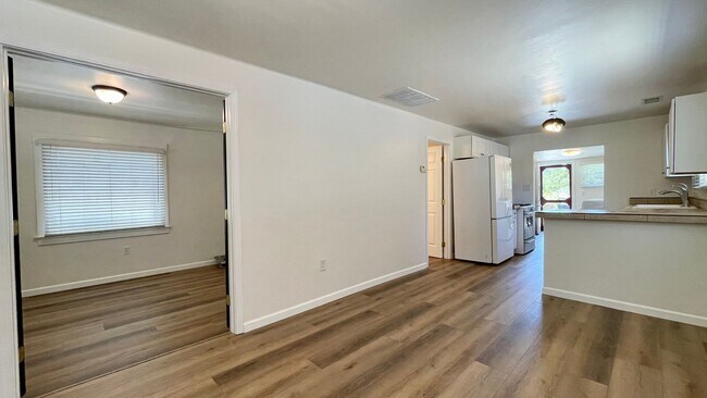 Foto del edificio - Charming 2 Bedroom, 2 Bathroom Bungalow wi...