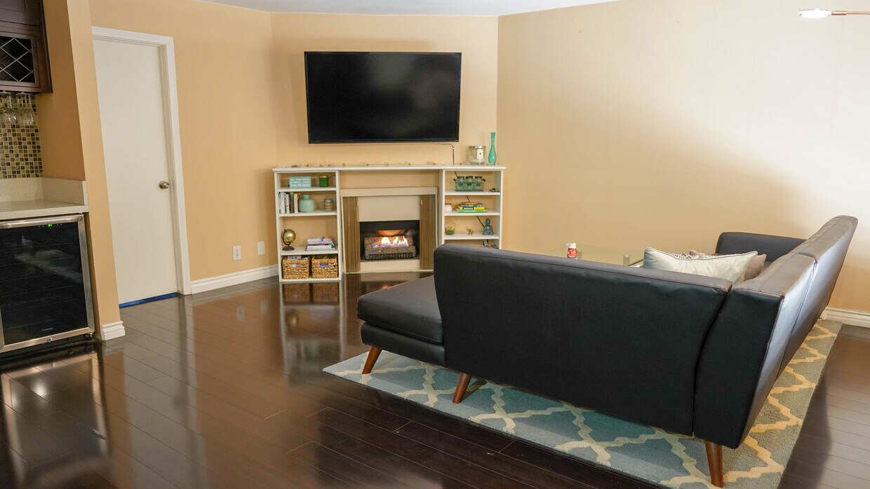 Foto principal - 837 N West Knoll Dr