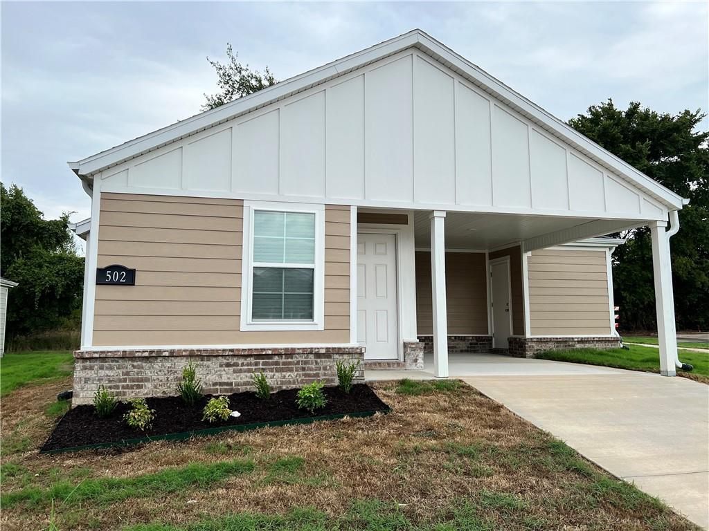 Primary Photo - 502 N Cresswell Dr