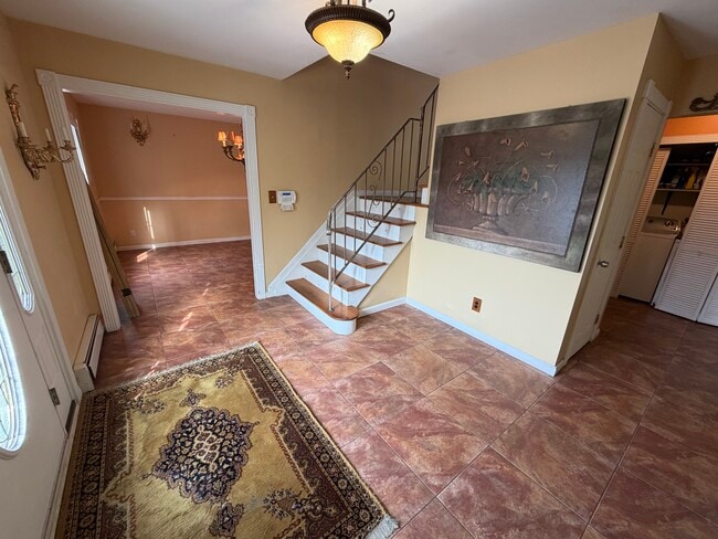 Building Photo - 30 Dumond Pl
