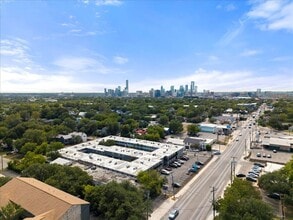 Building Photo - 2401 Manor Rd