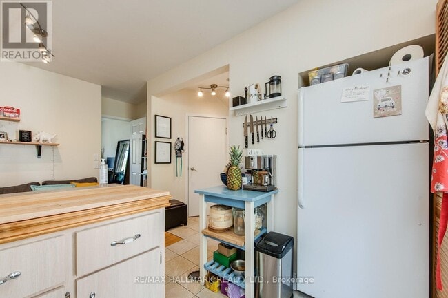 Photo du bâtiment - 96 Hertle Ave