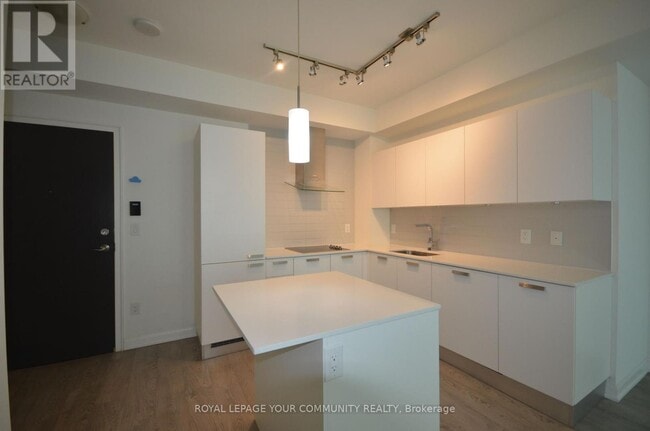 Building Photo - 11-1411 Bogert Ave