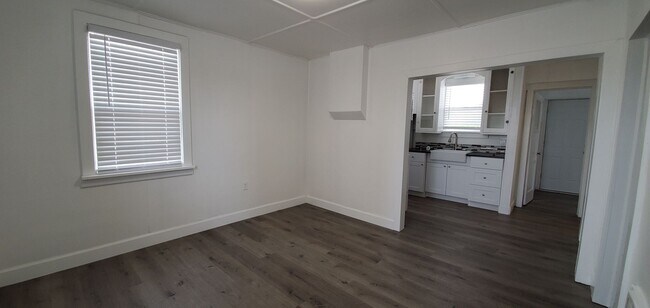 Building Photo - Adorable 1 bed/1 bath home.