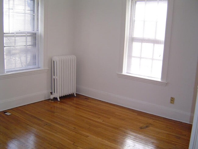 Building Photo - 76 Sprague St