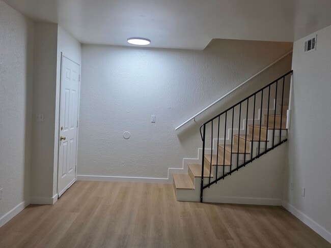 Foto del edificio - 4402 White Lane #A - Apartment