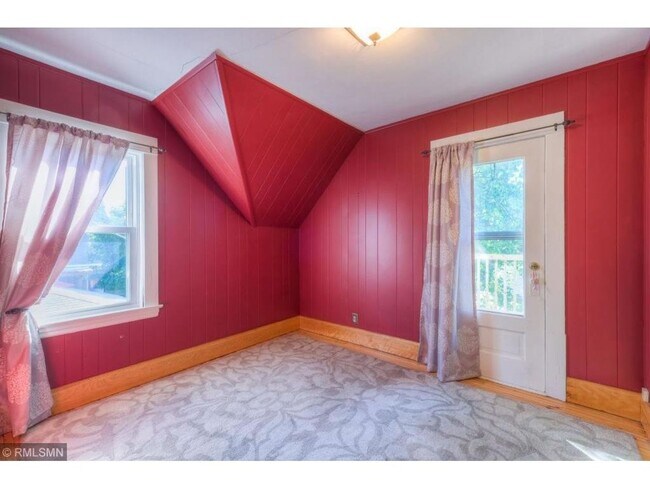 Foto del edificio - Large 6 bedroom house near Hamline University- June 2026! Pet Friendly