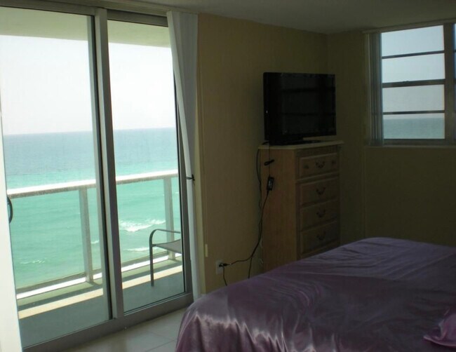 Building Photo - 3901 S Ocean Dr