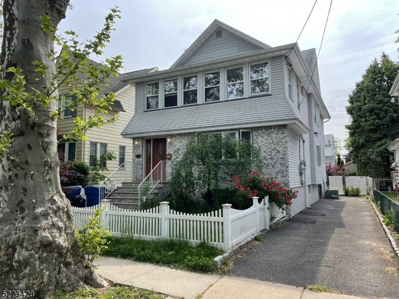 Primary Photo - 235 Feronia Way