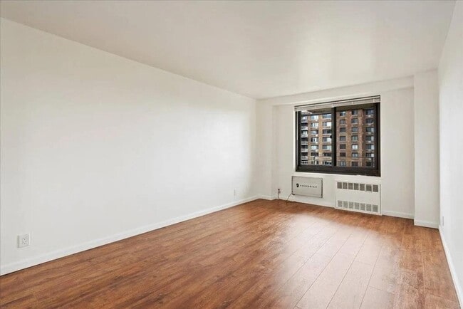 Photo - 185 Hall St Apartment