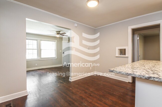Foto del edificio - 4624 E 3rd St