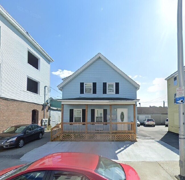 Building Photo - 11 Ellsworth St