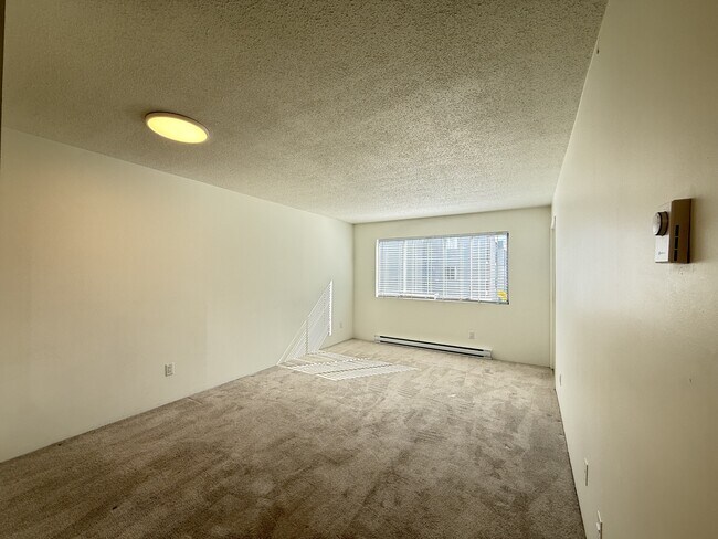 Building Photo - 501 Sixth St