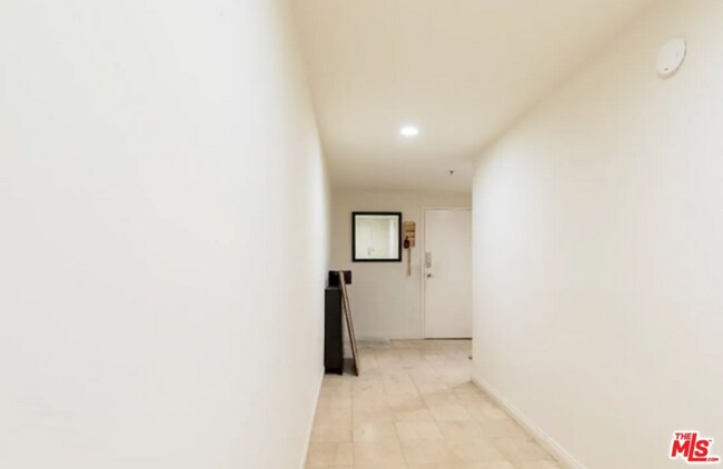 Building Photo - 4823 Elmwood Ave