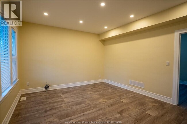 Photo du bâtiment - 759 Parent Ave