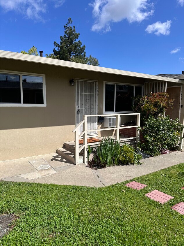 Primary Photo - 1260 Delacy Ave