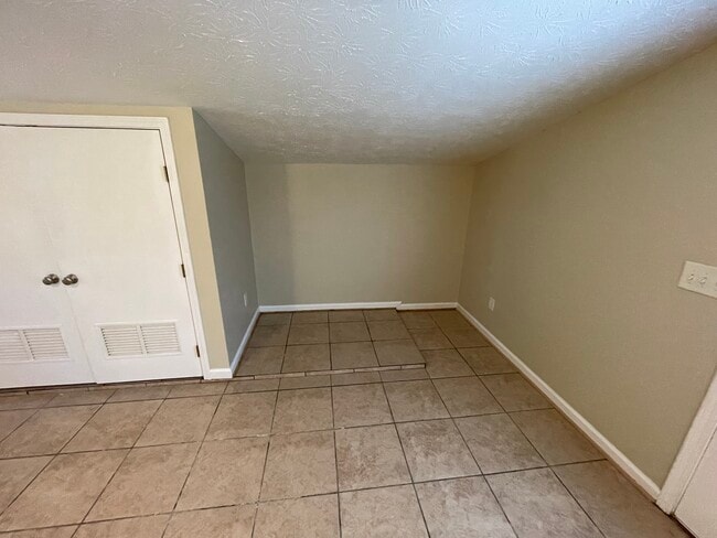 First Bonus Room 2 - 950 Piedmont Dr