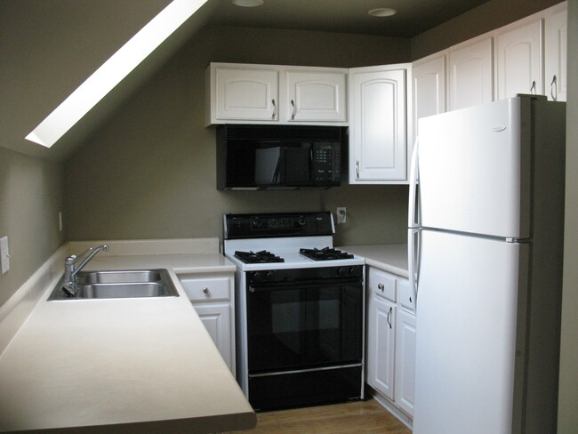 Building Photo - 517 E Saint Clair St