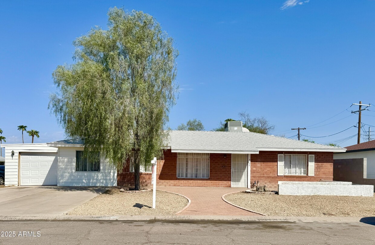 Foto principal - 4734 E Fillmore St