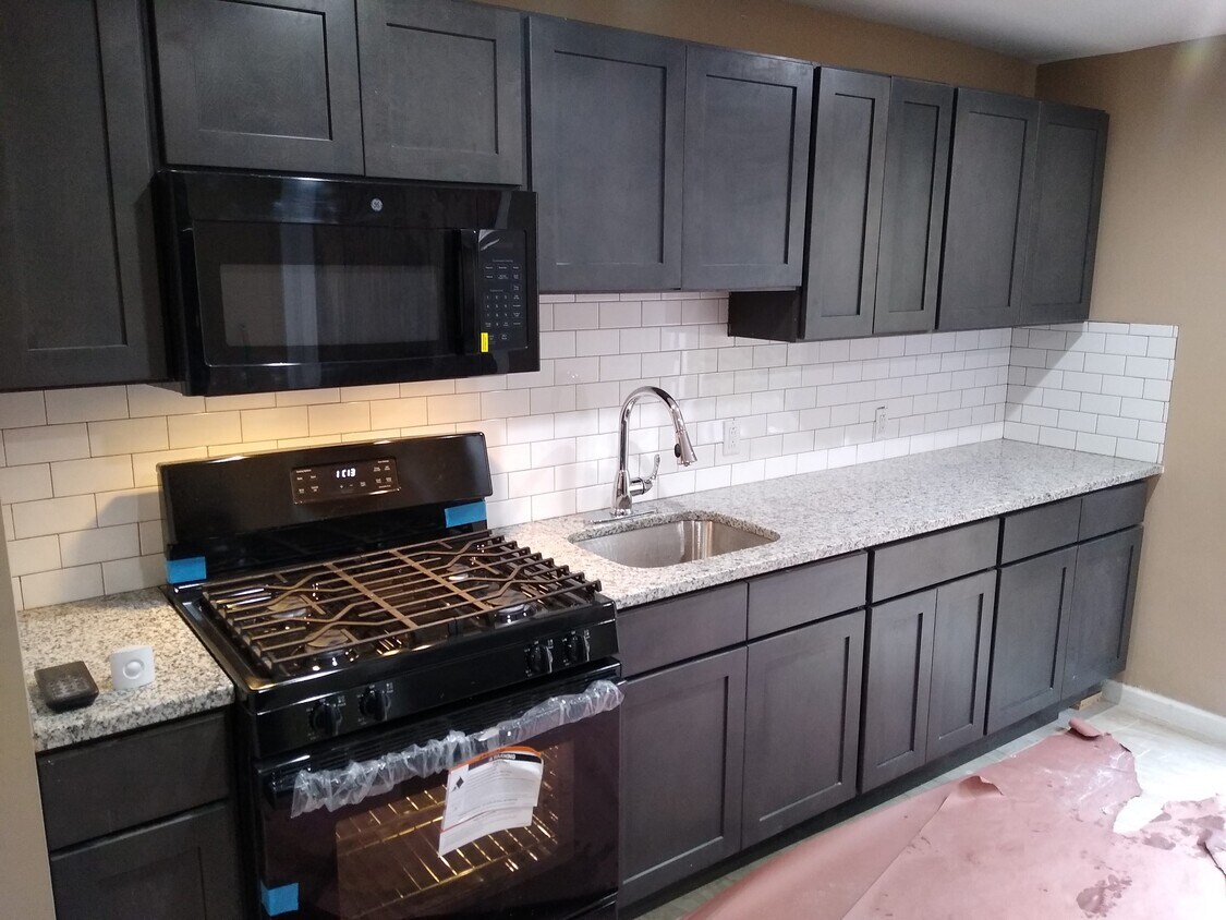 Primary Photo - 216 E Ashmead St
