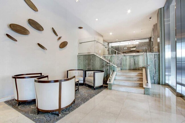 Foto del edificio - 875 Comstock Ave