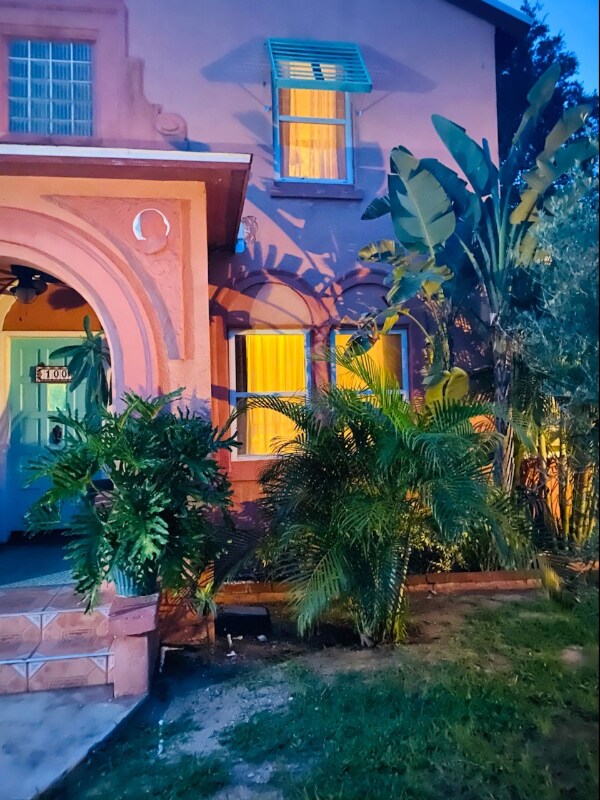 Foto del edificio - 100 W Myrtle Ave