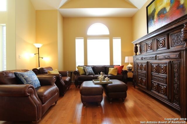 Building Photo - 204 Majestic Grove