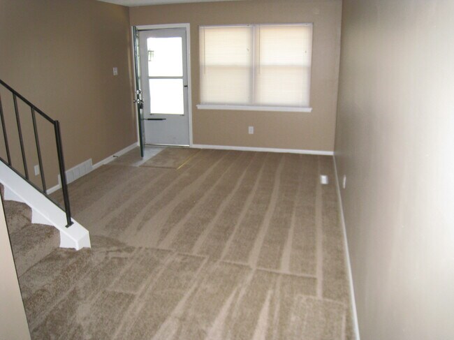 Living Rm - 1323 E 152nd St