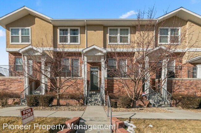 Building Photo - 2 br, 2.5 bath House - 309 Quebec St #2