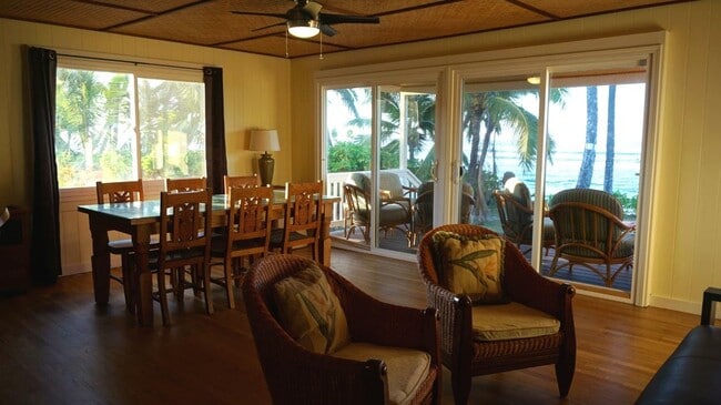 Puertas corredizas de vidrio a la terraza con vista al mar - 68 -287 Crozier Loop