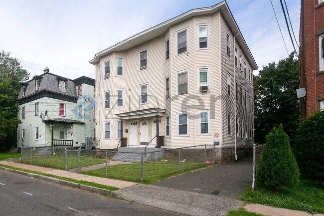 Building Photo - Unit 1L