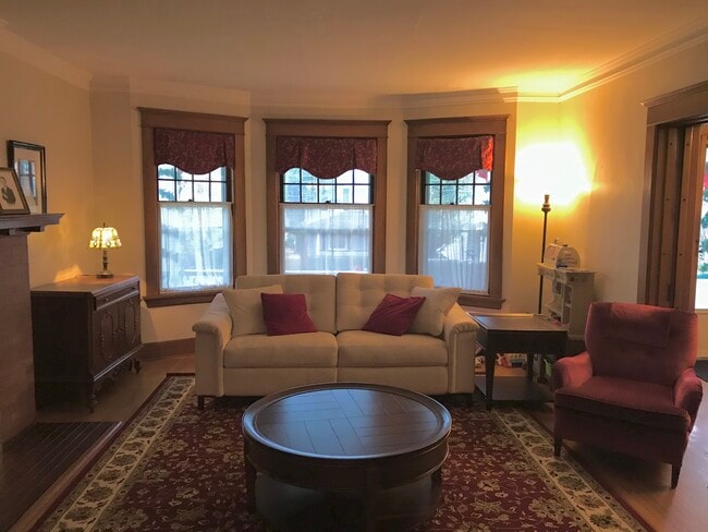 Living Room - 1009 Sunset St