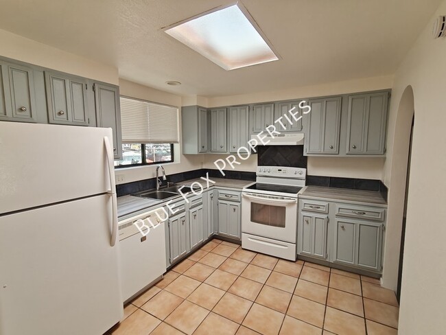 Building Photo - 275 E Norma Ln