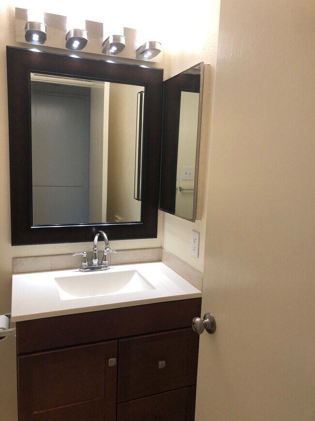 Foto del edificio - 9371 Medallion Way
