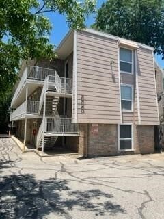 Building Photo - 2220 Leon St