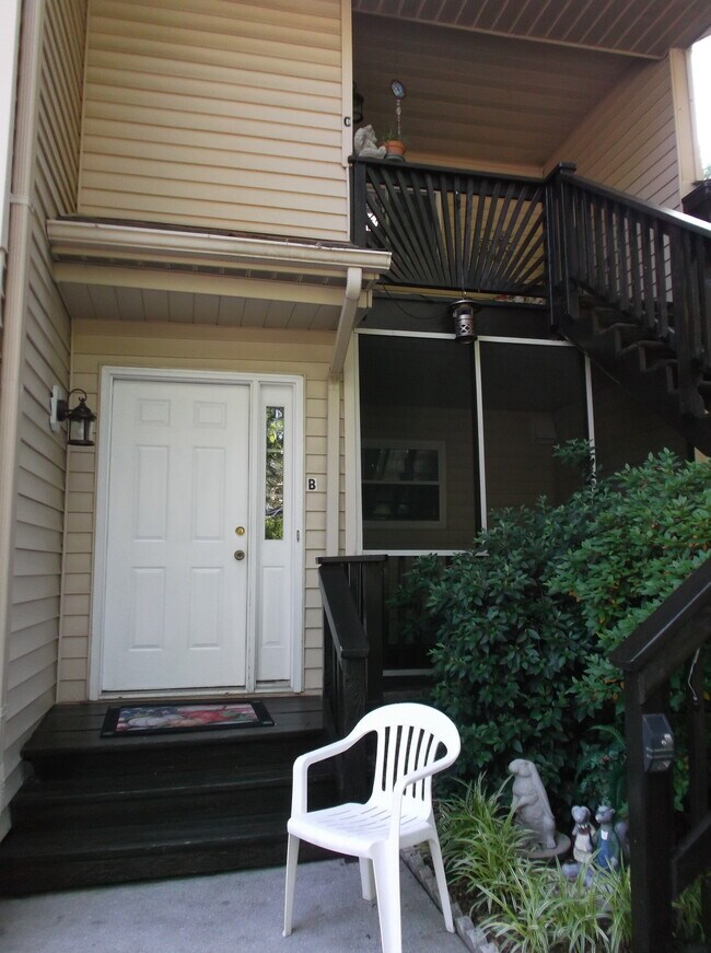 Easy access and side porch. - 4195 N Shallowford Rd