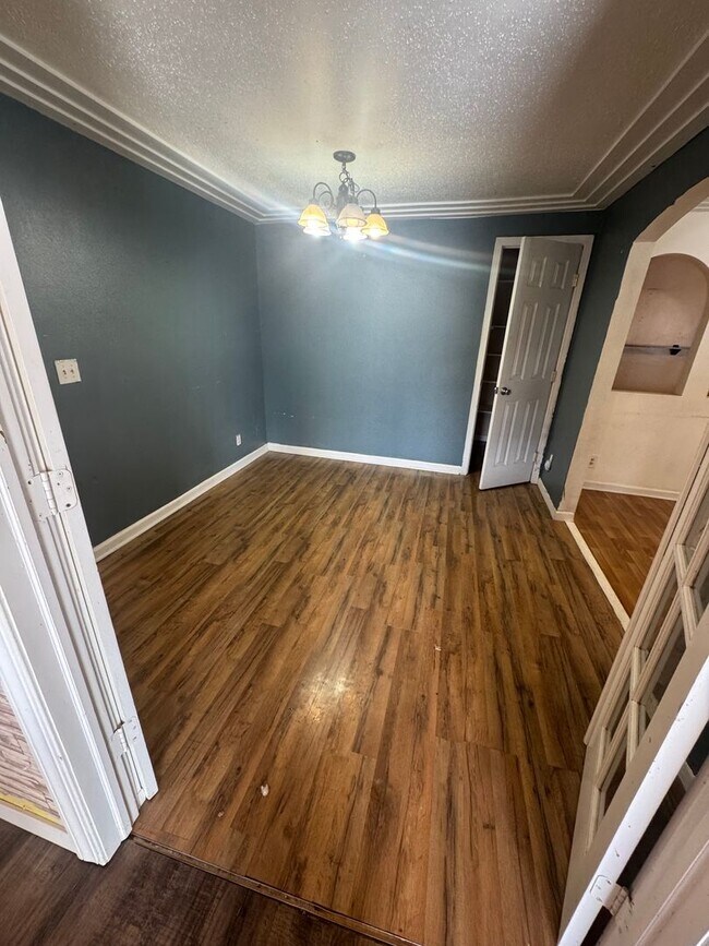 Foto del edificio - Beautiful 4 bedroom, 2 bathroom House