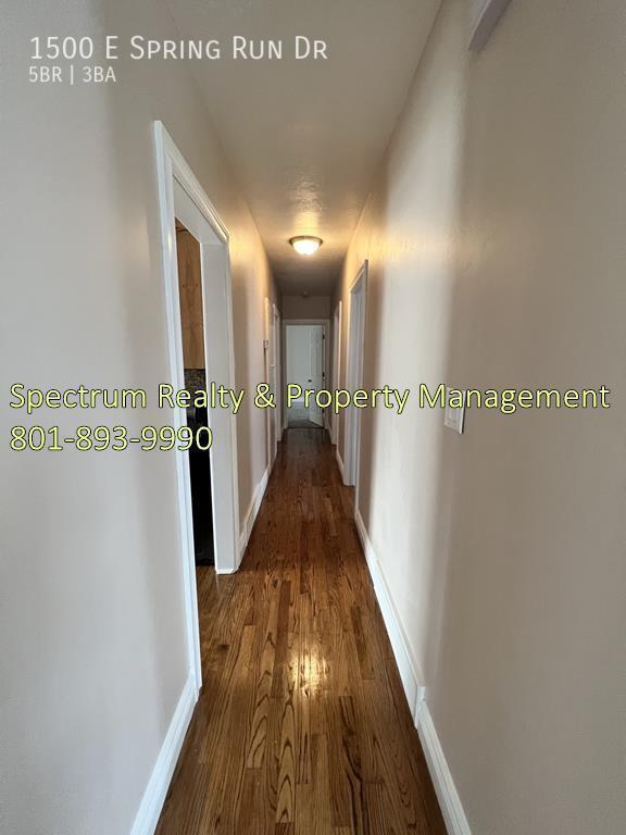 Building Photo - 1500 E Spring Run Dr