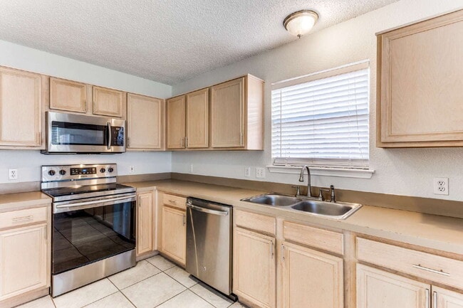 Foto del edificio - Adorable 3-Bed with Open Floor Plan & Dream Backyard