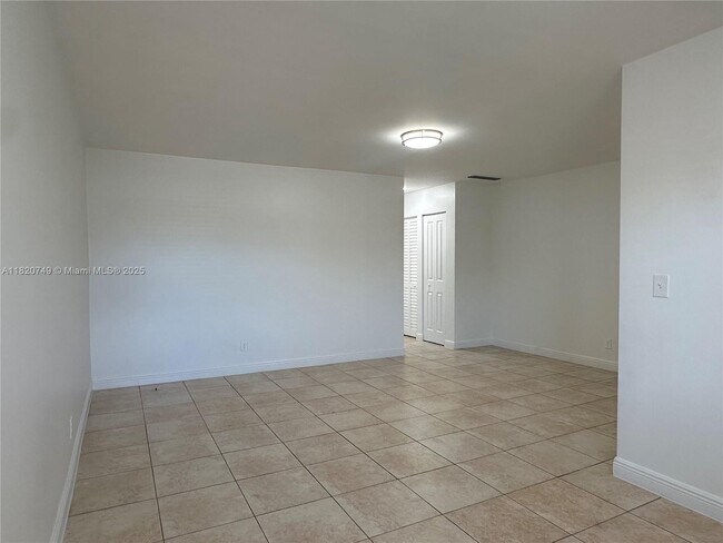 Foto del edificio - 5841 SW 36th Ct