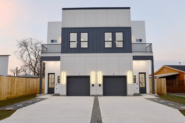 Building Photo - 421 E 41st St